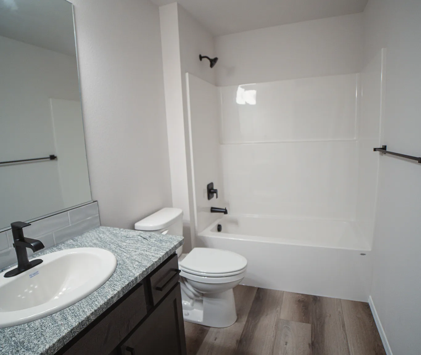 3 bed, 2.5 bath, 1634 sqft, $2,595 — Photo 2