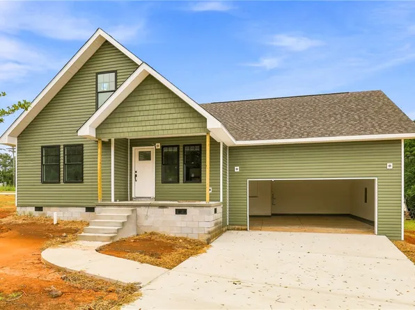 101 Jenkins St, Westminster, SC 29693