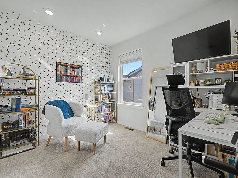 570 W Amherst Ave — Photo 23