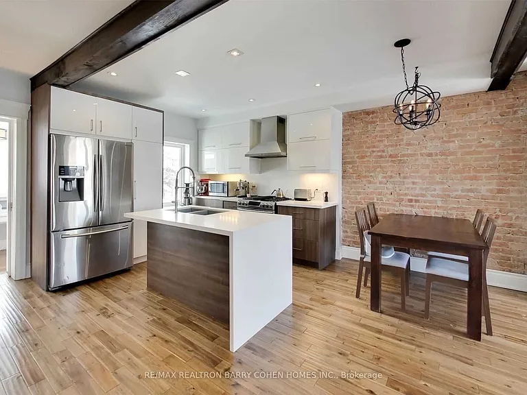 53 Highview Cres #UPPER — Photo 2