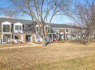 706 Kiwanis Dr APT 4, Freeport, IL 61032