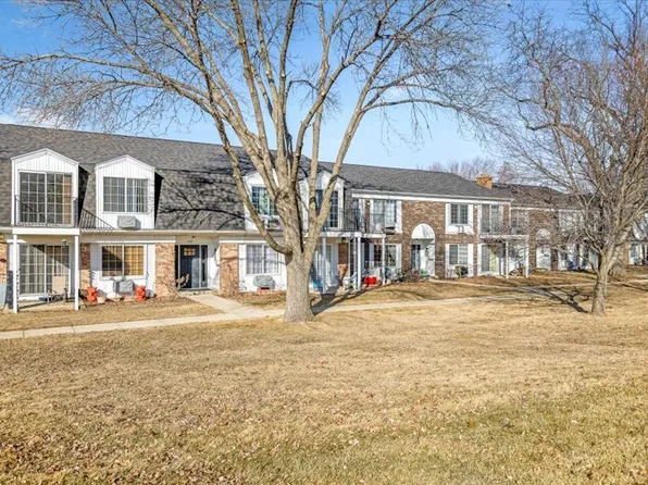 706 Kiwanis Dr APT 4, Freeport, IL 61032