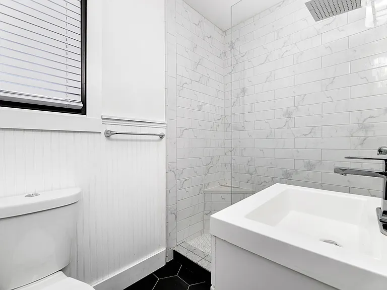 1010 25th St NW #110 — Photo 7