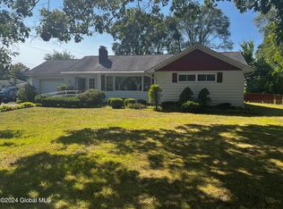 2 Hialeah Dr, Albany, NY 12205