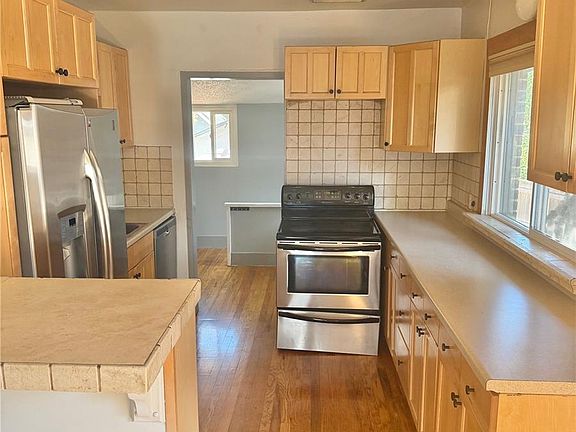 4th image of 4450 N Clay Street