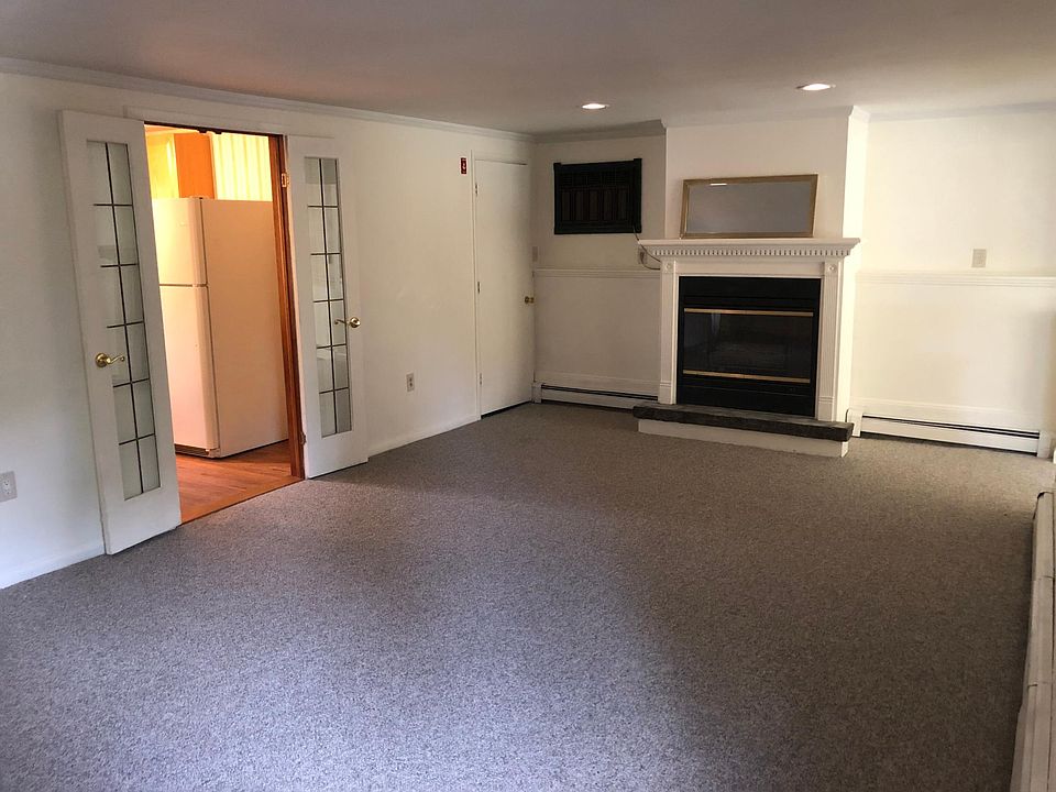 Living roomnew carpeting