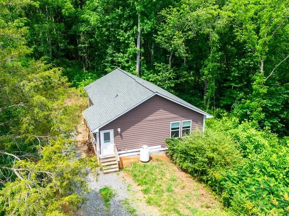24 Old Rogers Ln, Sylva, NC 28779