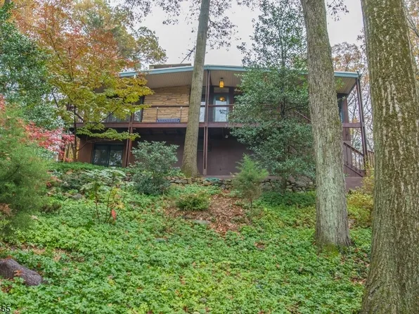 24 Kitchell Rd, Denville, NJ 07834