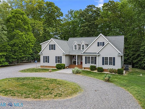 3rd image of 416 Meadow Dr