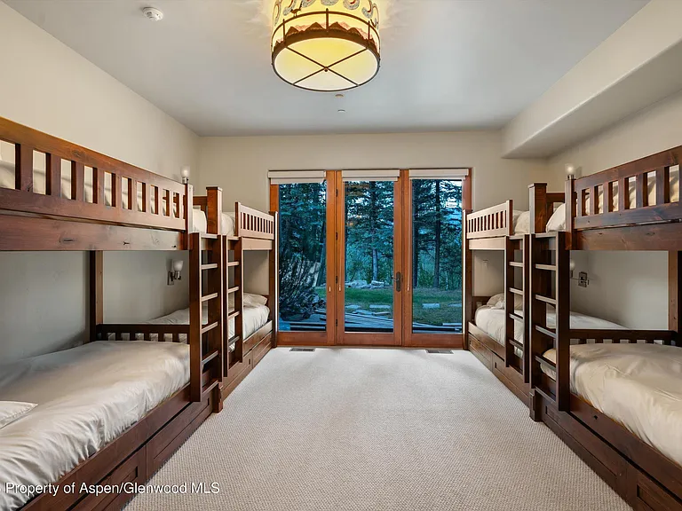 691 Pfister Dr — Photo 50