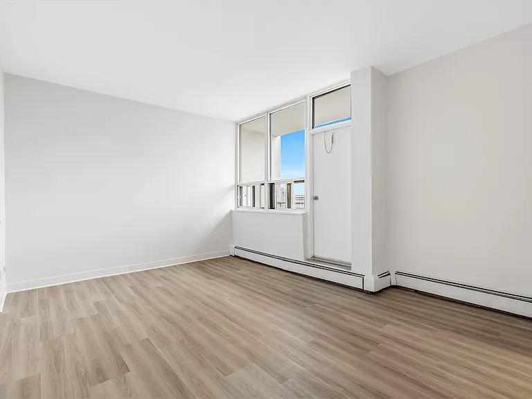 20 Graydon Hall Dr — Photo 27