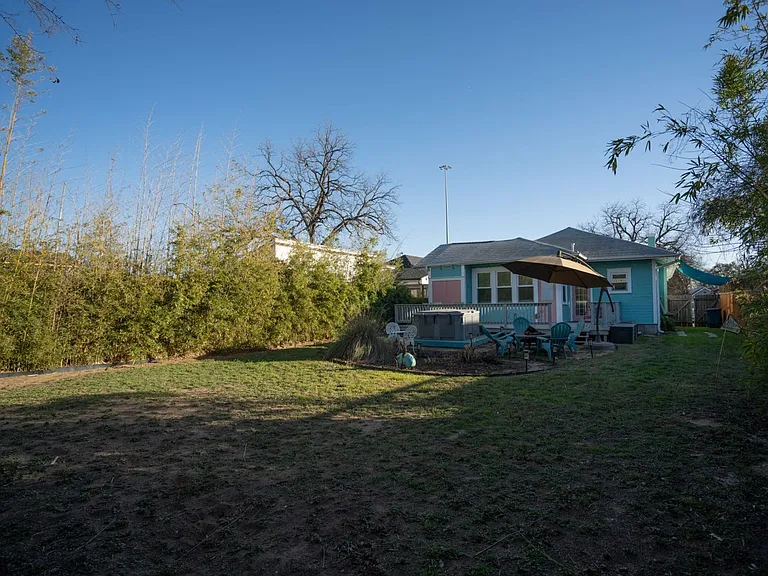 415 Florida St — Photo 19