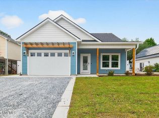137 NE 3rd St, Oak Island, NC 28465
