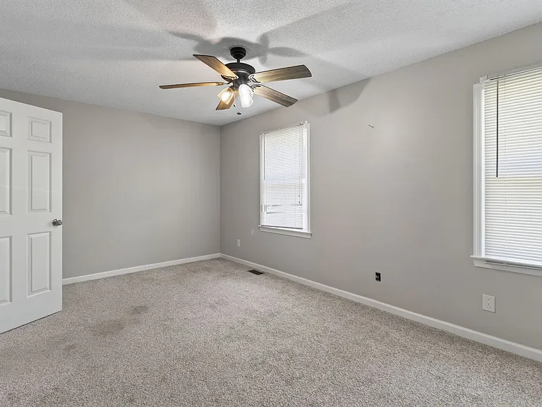 119 Kingsbridge Ln — Photo 17