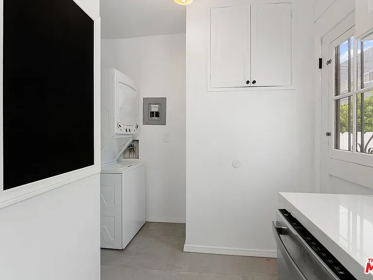 8472 Oakwood Ave — Photo 12