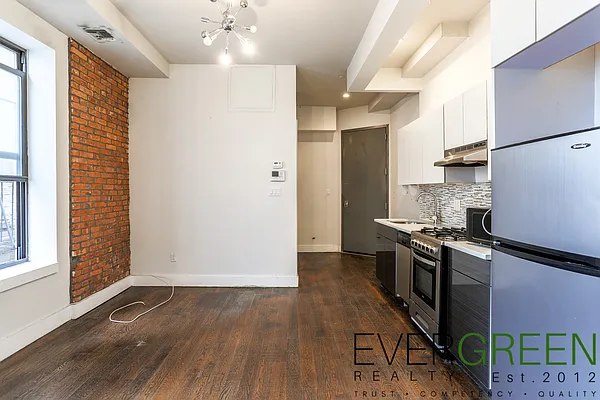 Rented by ERNY LLC | media 10