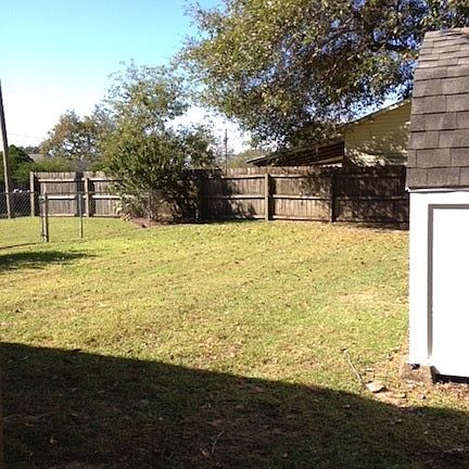 2nd image of 210 Maple Oaks Dr #B