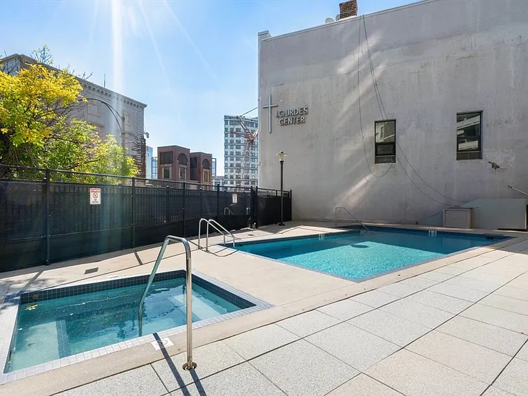 566 Commonwealth Ave #Penthouse 2 — Photo 20