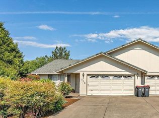 522-524 Briarwood Dr, Central Pt, OR 97502