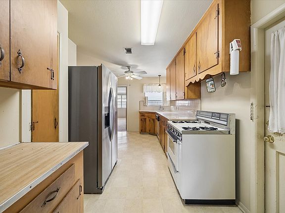4th image of 6131 Birdwood Rd