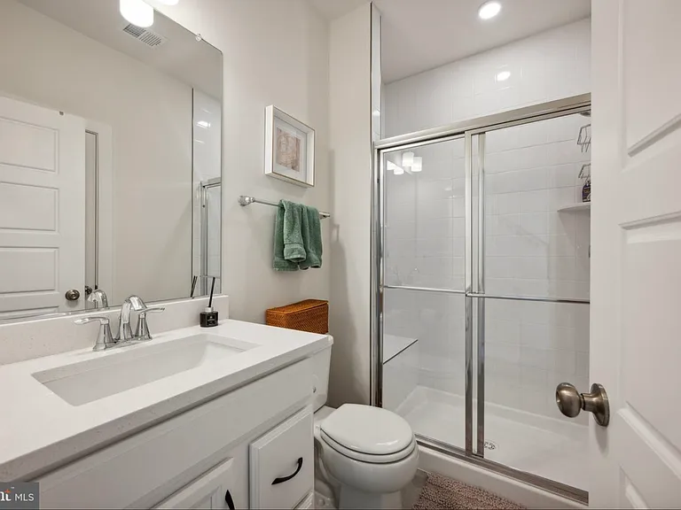 319 Summit Point Blvd #1A-2A-2B — Photo 8