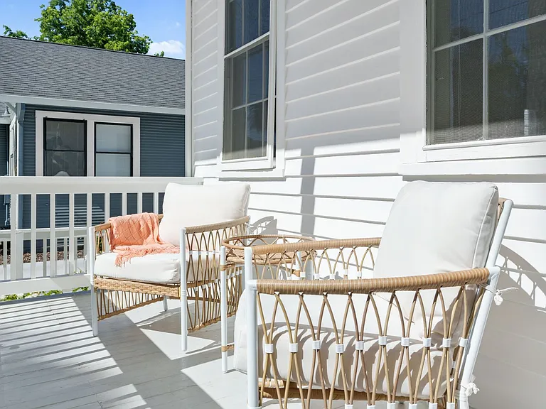 547 Randolph Street — Photo 2