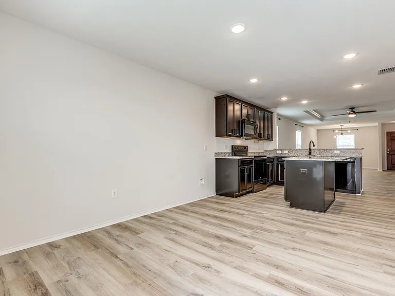 1337 Waggoner Dr — Photo 10