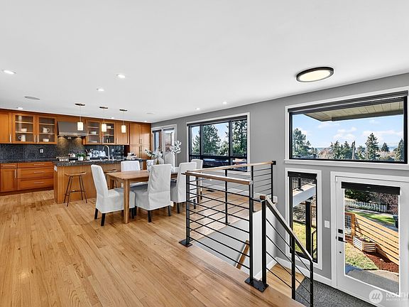 3rd image of 5022 46th Avenue SW
