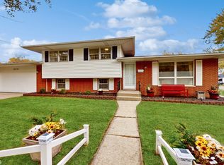 19121 Wildwood Ave, Lansing, IL 60438