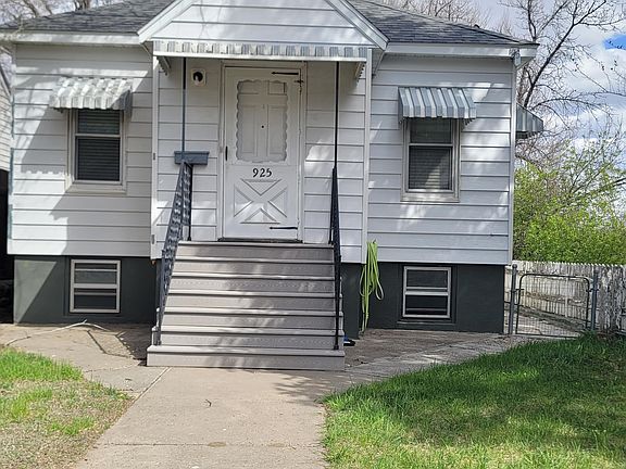 2nd image of 925 Montana Ave