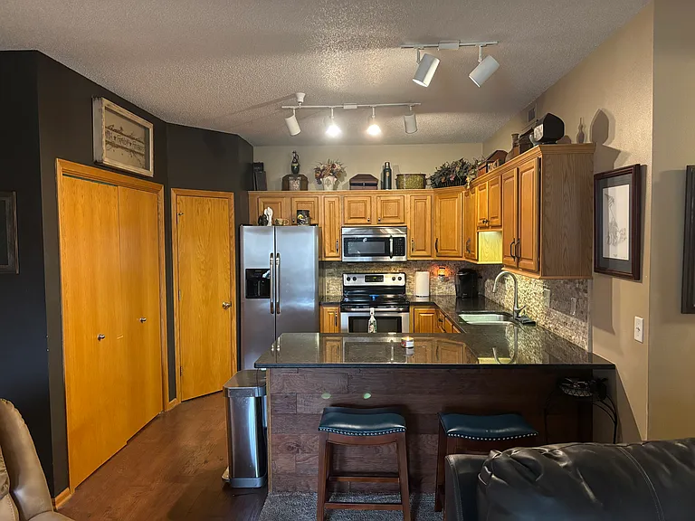 90 Circle Dr #7 — Photo 1