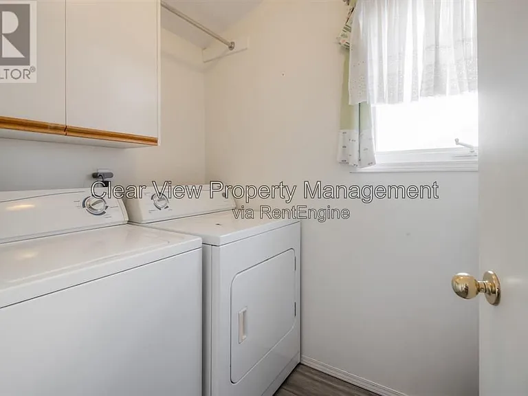 15 Assiniboia Way W #UPPER LEVEL — Photo 13