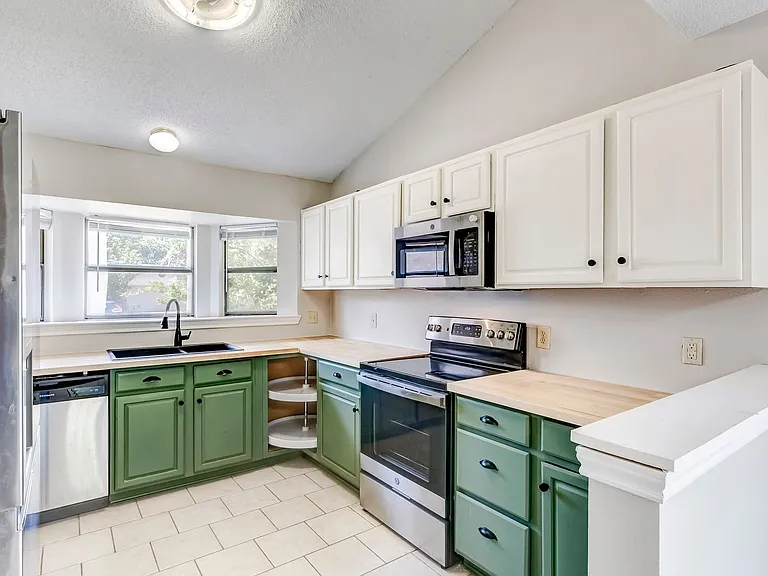 2015 Newton Dr — Photo 13