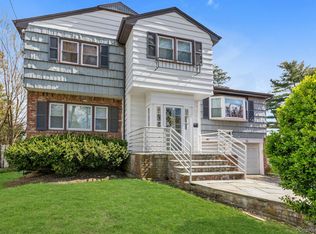 2038 Ripley Lane, Merrick, NY 11566