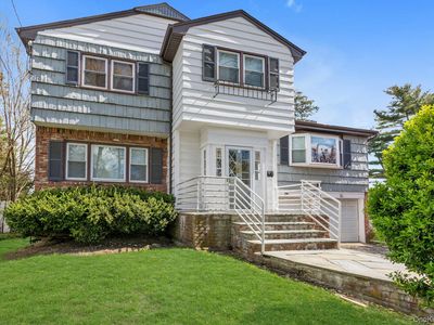 2038 Ripley Lane, Merrick, NY, 11566