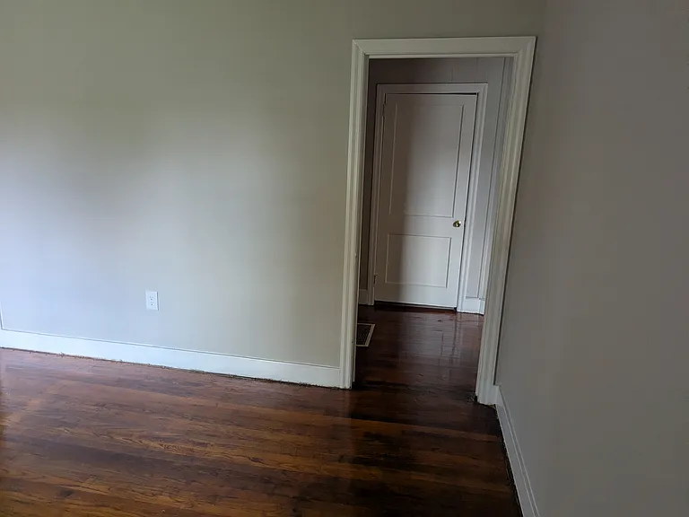 1920 Thomas Ln — Photo 11