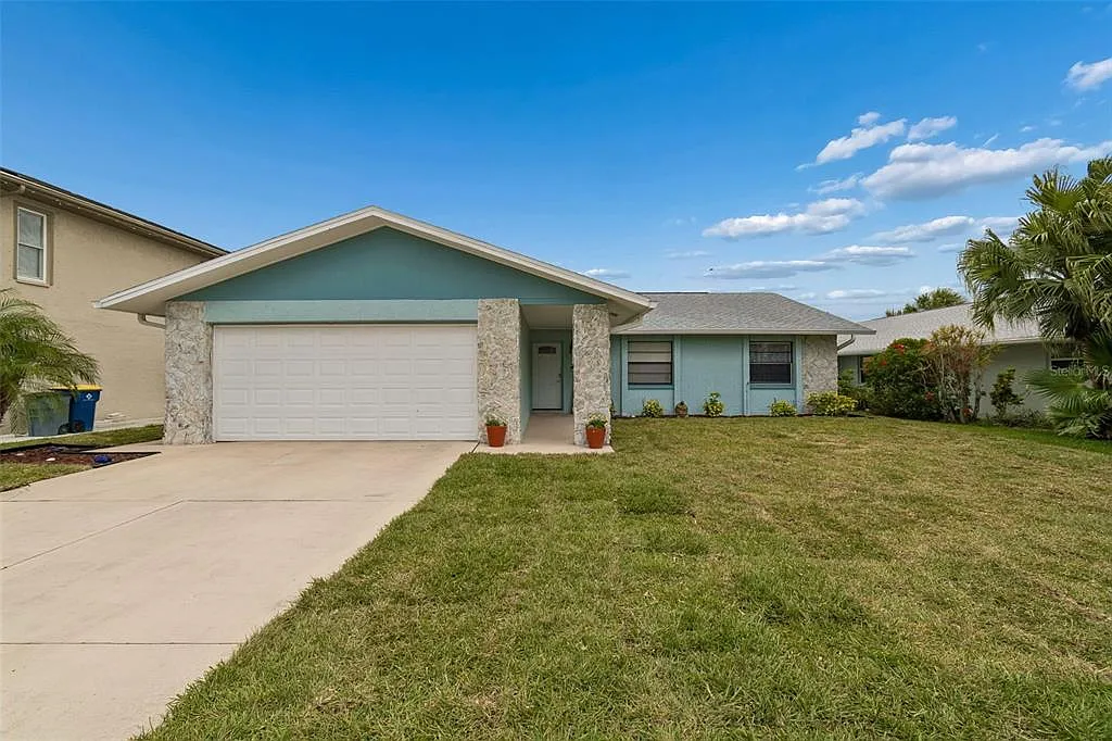 3 bed, 2.0 bath, 1611 sqft, $3,000 — Photo 2