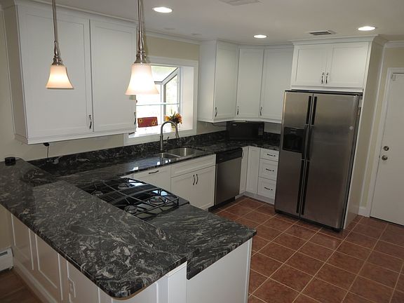 Renovated kitchen w/ granite