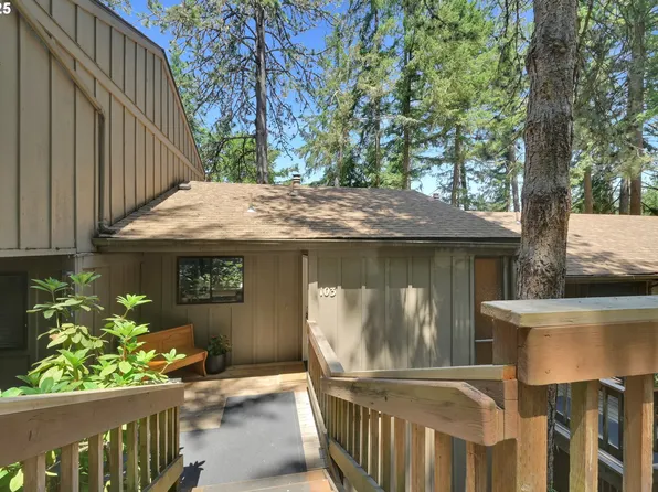 103 Treehill Loop, Eugene, OR 97405