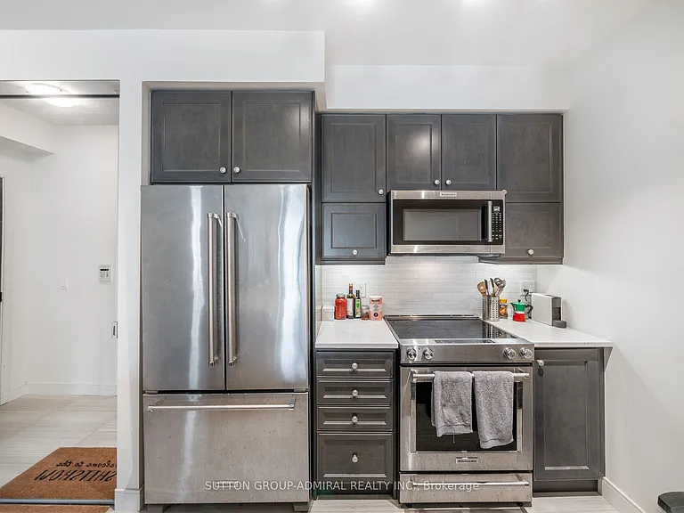 825 Church St #301 — Photo 4