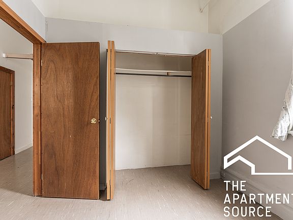 3rd image of 1300 W Barry Ave #1R