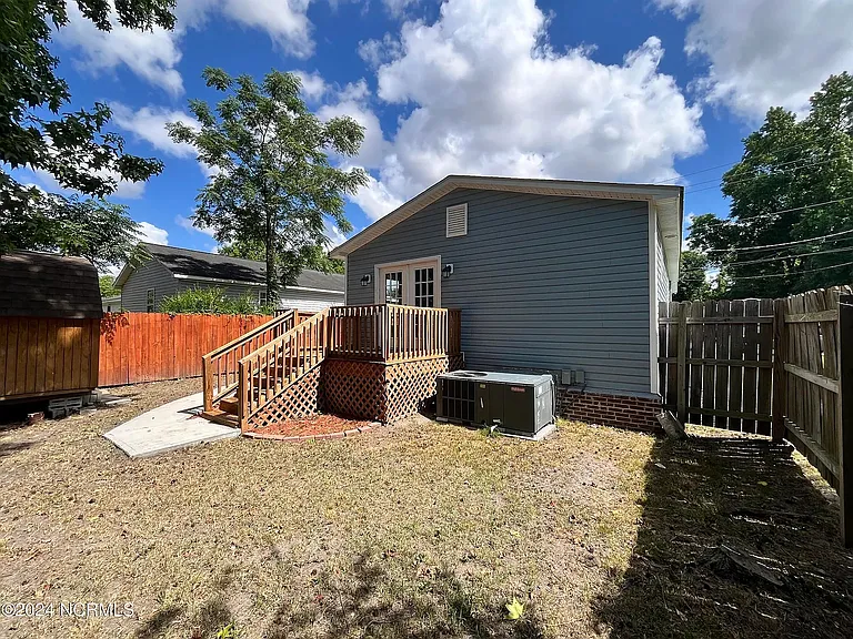 226 Tyson St — Photo 9