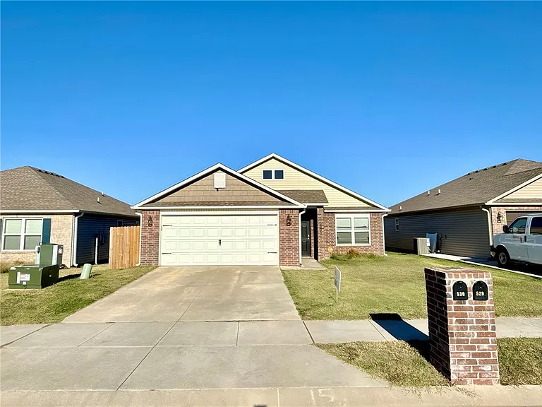 530 Woodcreek Loop — Photo 2