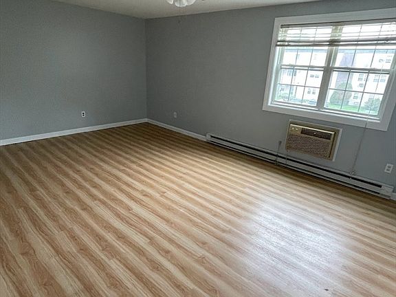5th image of 180 Main St APT B32