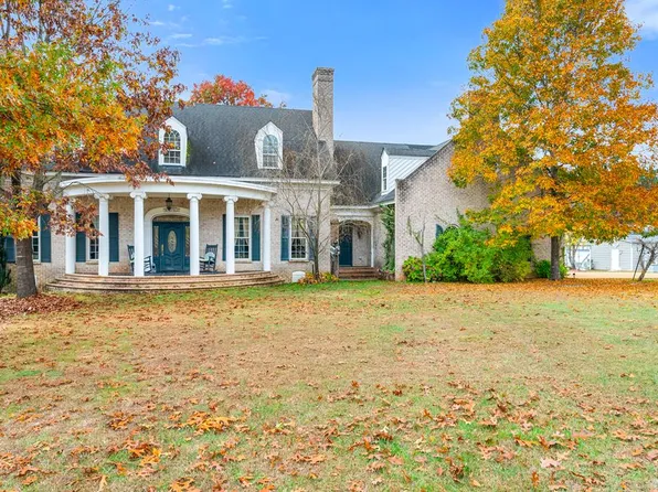 574 Old Kings Rd, Drakes Branch, VA 23937