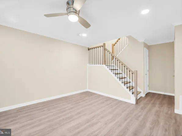 208 Saratoga Ct, Warminster, PA 18974