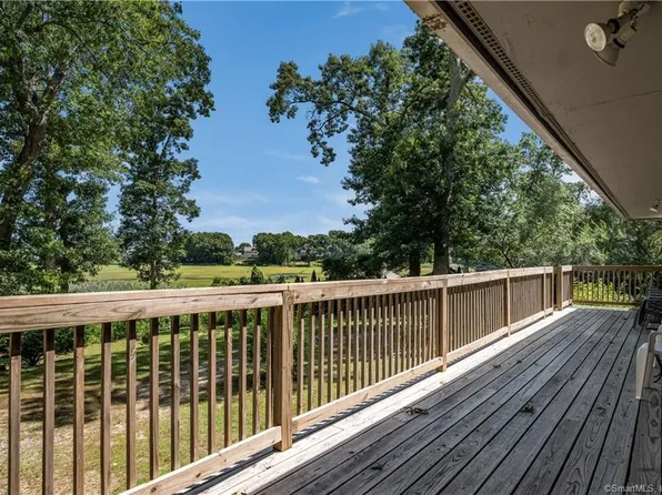 10 Shore Grove Road, Clinton, CT 06413