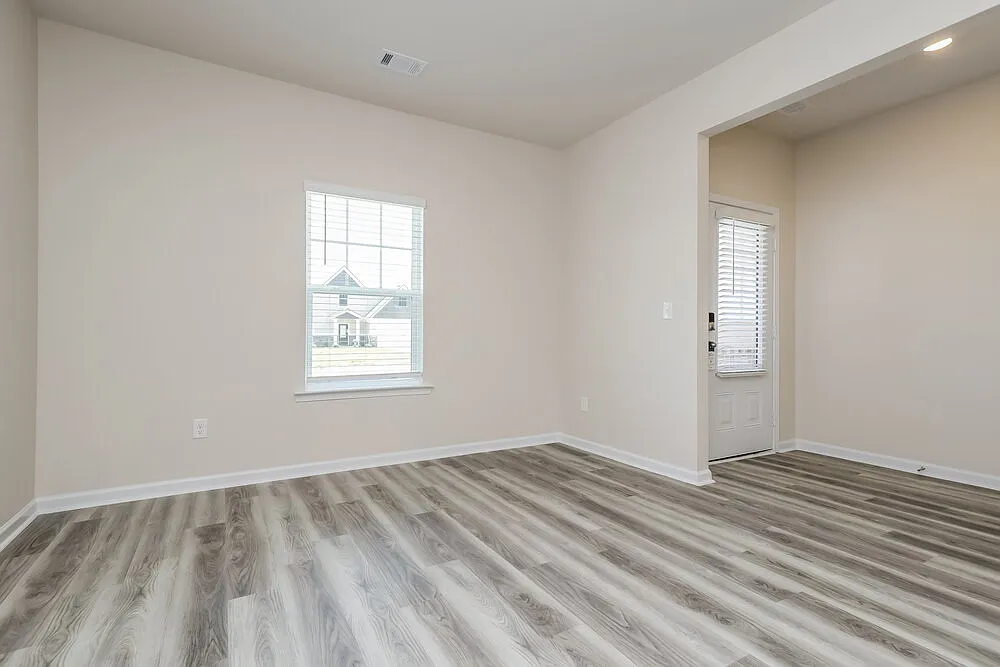 4 bed, 2.5 bath, 2479 sqft, $2,350 — Photo 4