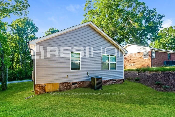 161 Glenwood Dr SW #1 — Photo 11