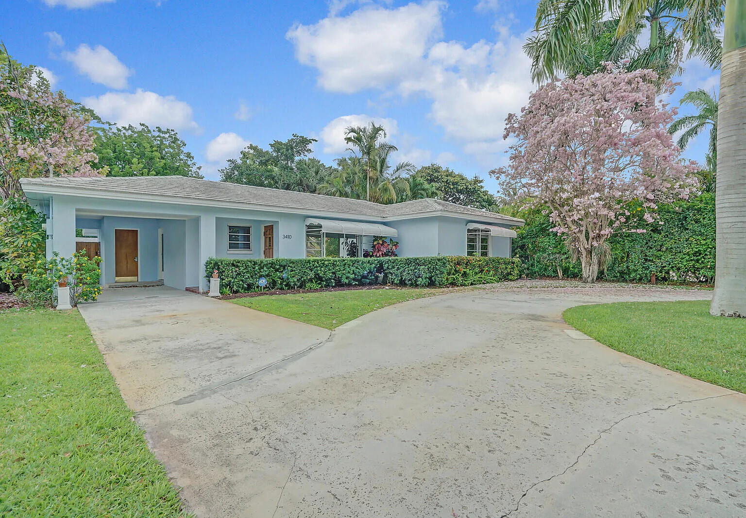 2 bed, 1.0 bath, 1257 sqft, $2,995 — Photo 1